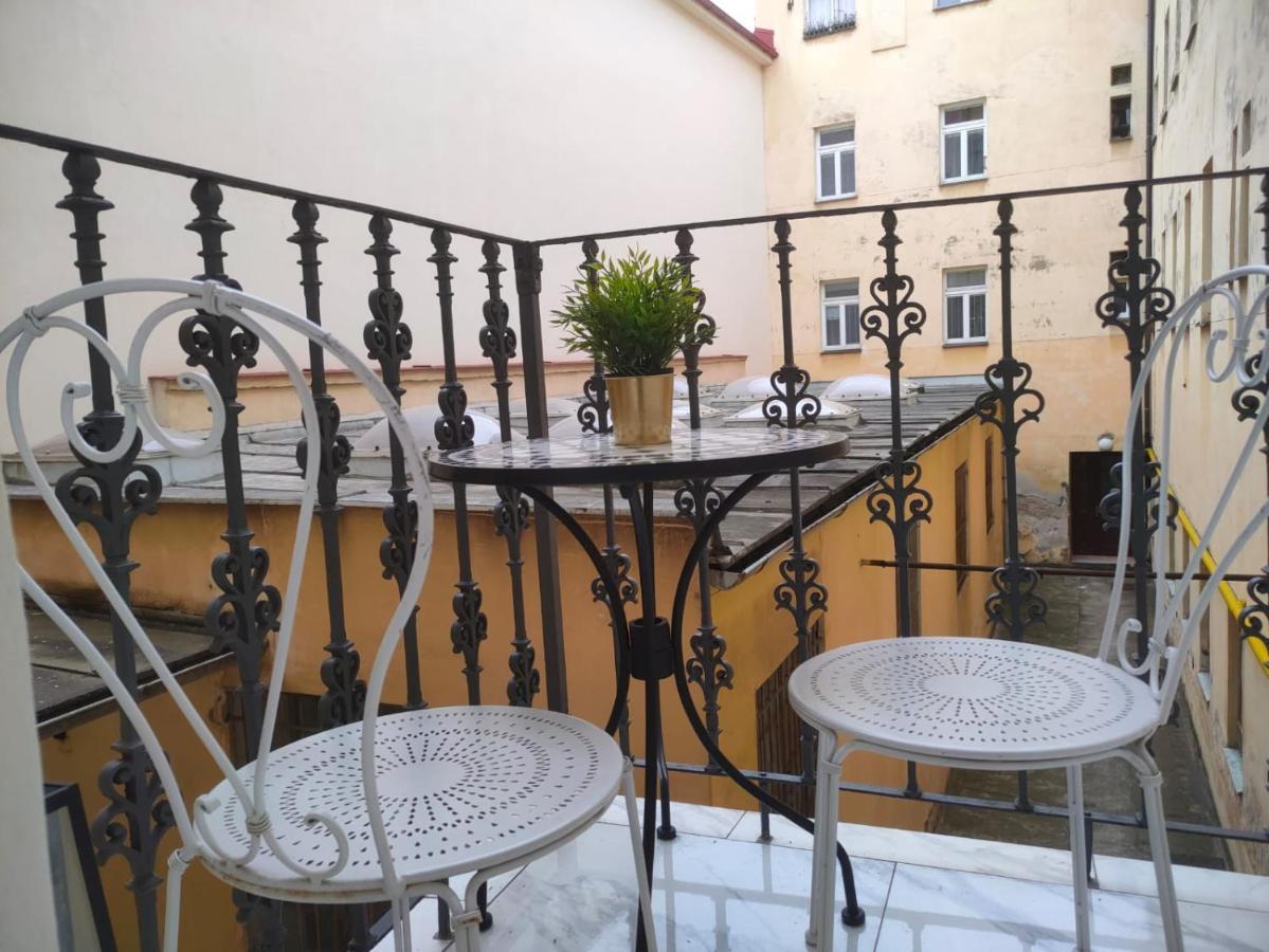 Glamour Frida Apartment Прага Экстерьер фото