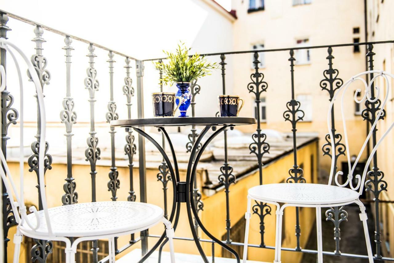 Glamour Frida Apartment Прага Экстерьер фото
